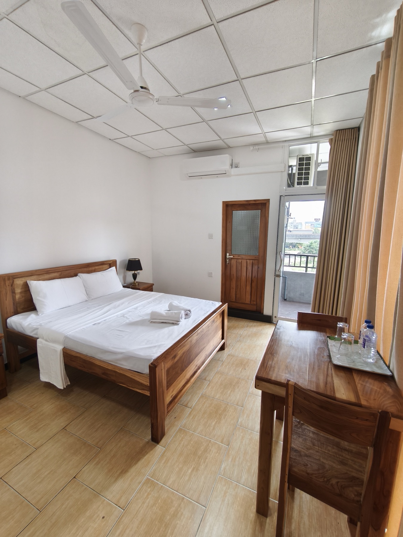 Gondolas Hotel Stay Welisara main view