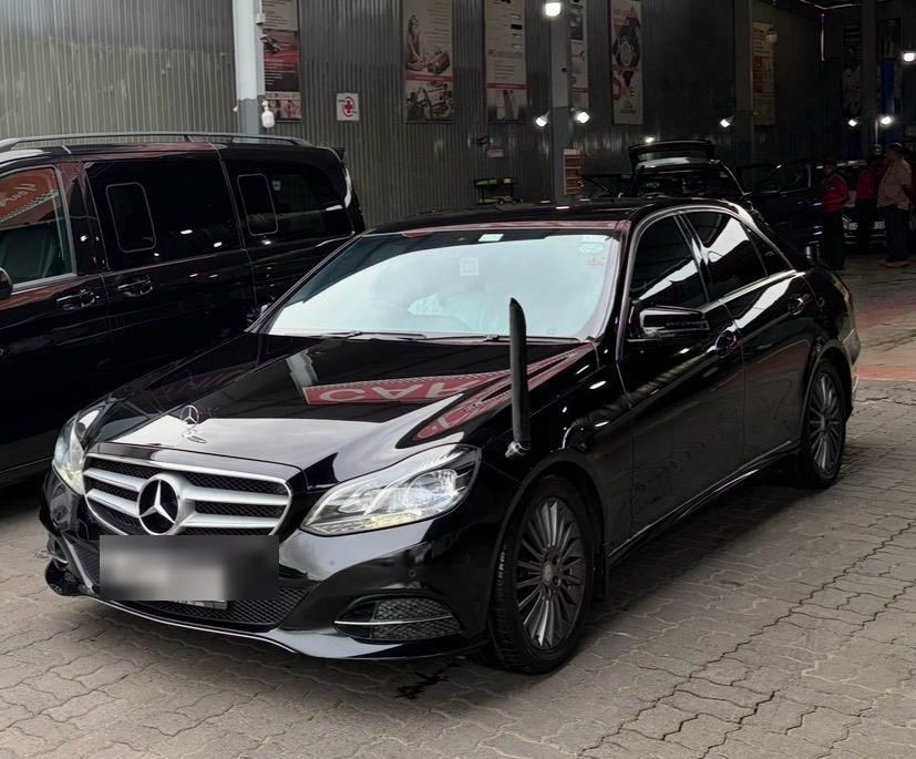Mercedes E-Class — Airport Transfer & Charters, Colombo view 3