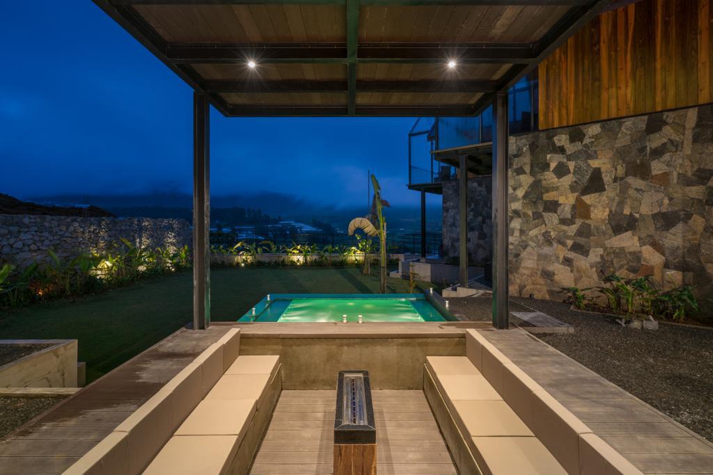 Sulanga Luxury Chalets — whole villa view 3